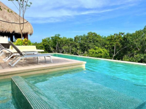 2 bedroom apt w/amazing rooftop & jungle views